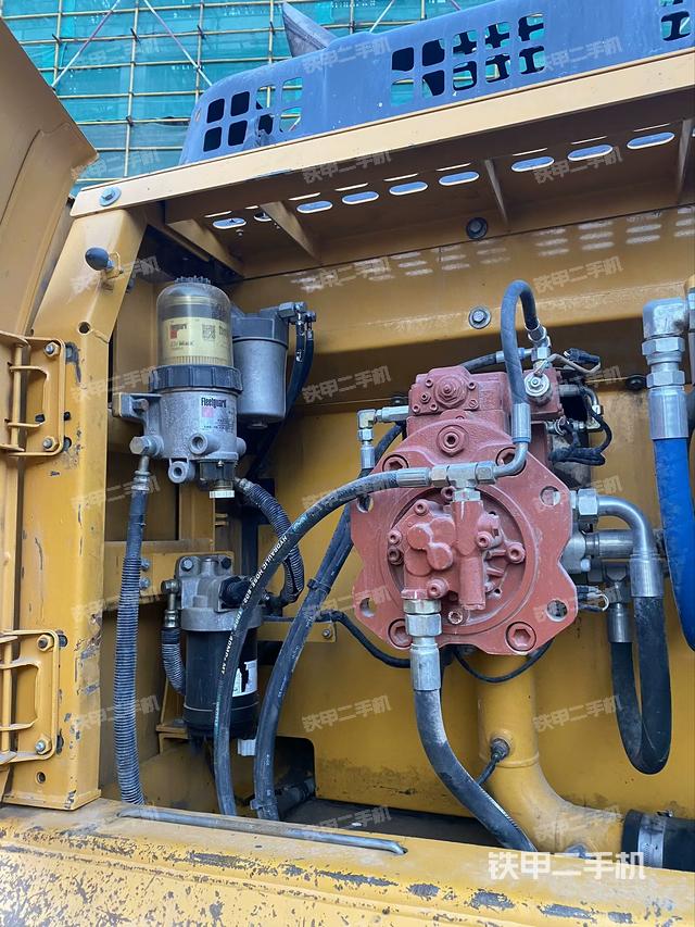 液壓泵艙室正面整體(整機(jī)外觀) 液壓泵艙室正面整體(整機(jī)外觀)