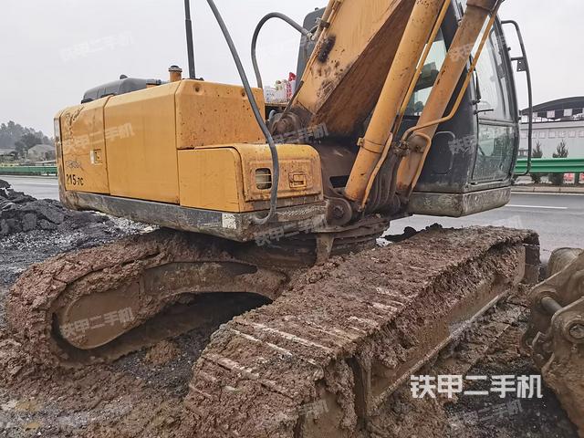 駕駛室整體(整機外觀) 駕駛室整體(整機外觀)
