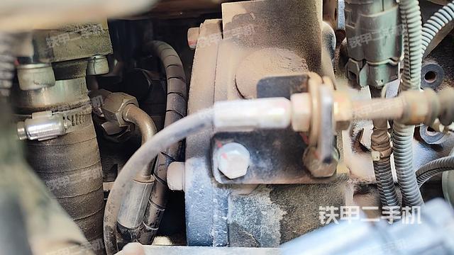 液壓泵艙室正面整體(整機(jī)外觀) 液壓泵艙室正面整體(整機(jī)外觀)