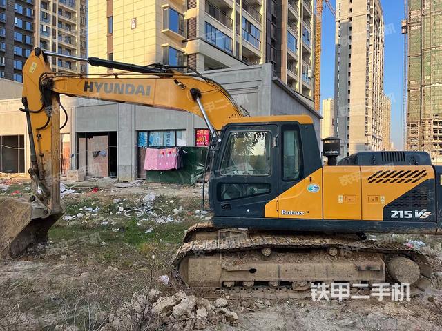 現(xiàn)代R215VS挖掘機