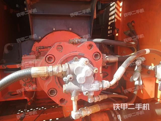 液壓泵艙室正面整體（整機(jī)外觀）