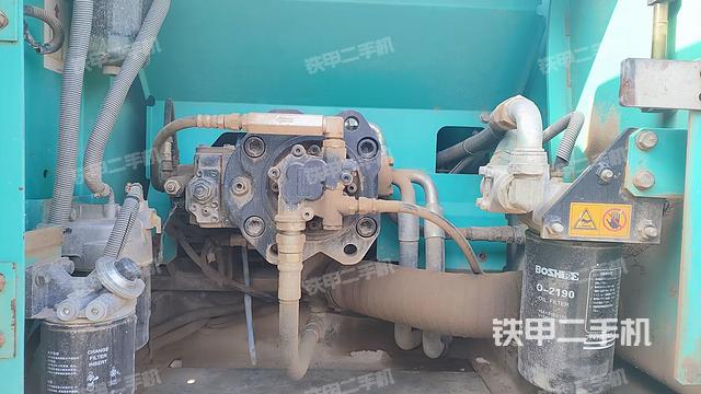 液壓泵艙室正面整體(整機(jī)外觀) 液壓泵艙室正面整體(整機(jī)外觀)
