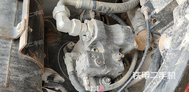 液壓泵艙室正面整體(整機(jī)外觀) 液壓泵艙室正面整體(整機(jī)外觀)