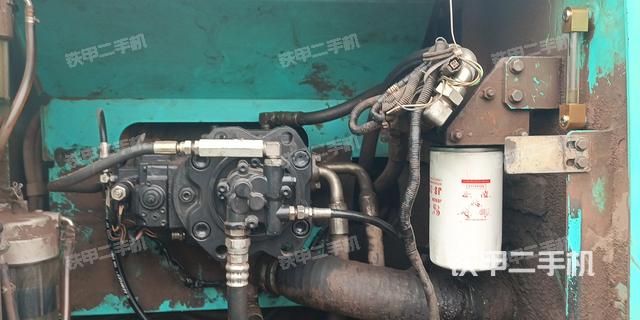 液壓泵艙室正面整體(整機外觀) 液壓泵艙室正面整體(整機外觀)