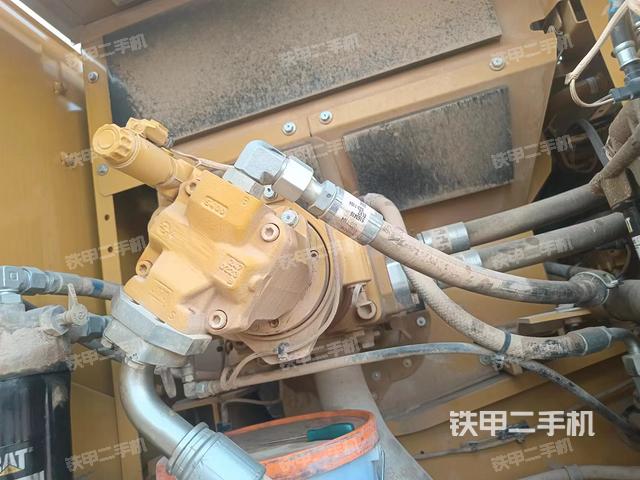 液壓泵艙室正面整體(整機(jī)外觀) 液壓泵艙室正面整體(整機(jī)外觀)