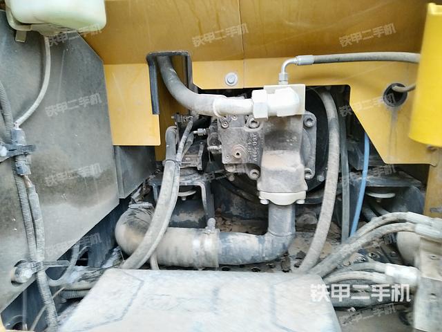 液壓泵艙室正面整體(整機(jī)外觀) 液壓泵艙室正面整體(整機(jī)外觀)