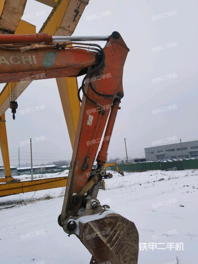 大臂油缸整体 竖拍（工作和回转装置）