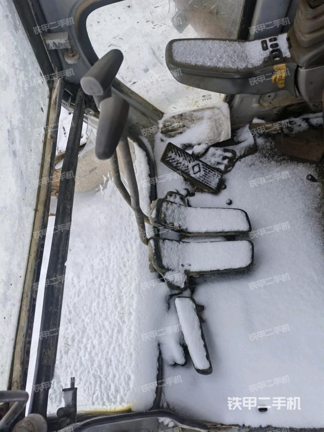 座椅右侧控制台/钥匙门/油门/含右手柄（驾驶室部分）