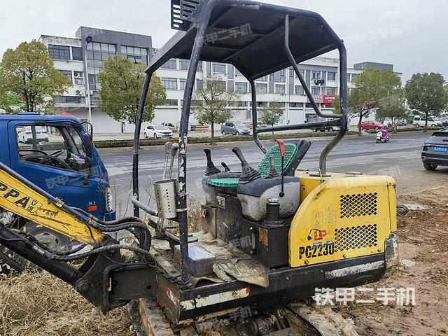 駕駛室整體(整機(jī)外觀) 駕駛室整體(整機(jī)外觀)