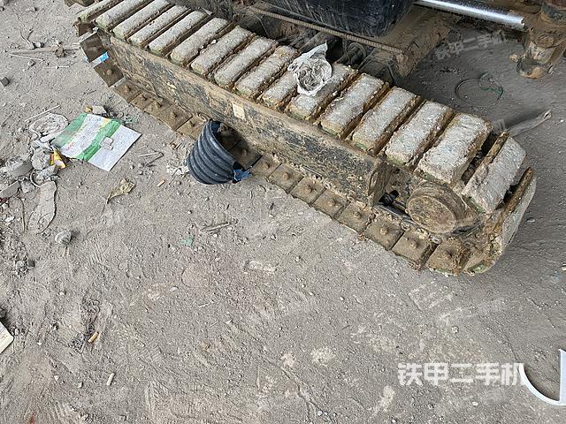 單側(cè)履帶整體(整機外觀) 單側(cè)履帶整體(整機外觀)