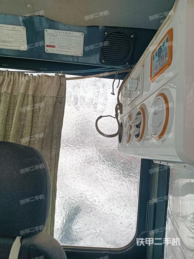 駕駛室整體(整機外觀) 駕駛室整體(整機外觀)