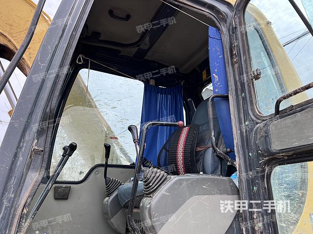 駕駛室整體(整機(jī)外觀) 駕駛室整體(整機(jī)外觀)
