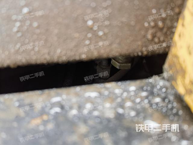 回轉(zhuǎn)馬達(dá)和主控閥(整機(jī)外觀) 回轉(zhuǎn)馬達(dá)和主控閥(整機(jī)外觀)