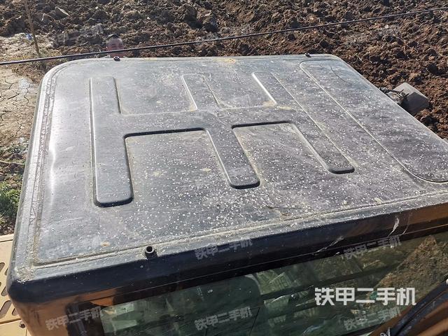 駕駛室頂部(整機(jī)外觀) 駕駛室頂部(整機(jī)外觀)