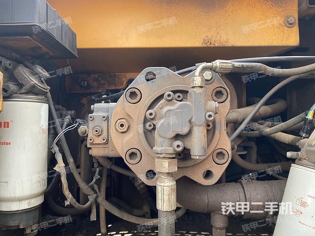 液壓泵艙室正面整體(整機外觀) 液壓泵艙室正面整體(整機外觀)