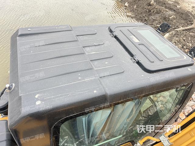 駕駛室頂部（整機外觀）