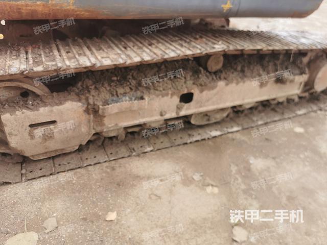 單側(cè)履帶整體(整機(jī)外觀) 單側(cè)履帶整體(整機(jī)外觀)