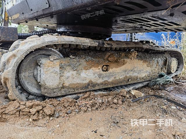單側(cè)履帶整體(整機(jī)外觀) 單側(cè)履帶整體(整機(jī)外觀)