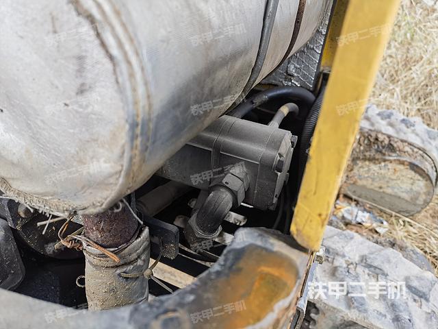 液壓泵艙室正面整體(整機(jī)外觀) 液壓泵艙室正面整體(整機(jī)外觀)