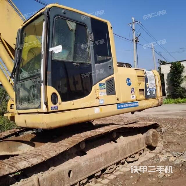 駕駛室整體(整機(jī)外觀) 駕駛室整體(整機(jī)外觀)