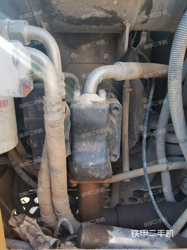 液壓泵艙室正面整體(整機(jī)外觀) 液壓泵艙室正面整體(整機(jī)外觀)
