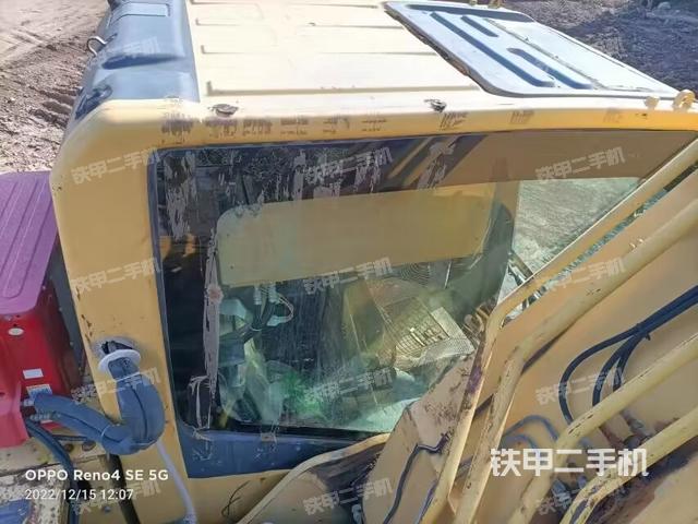 駕駛室頂部(整機(jī)外觀) 駕駛室頂部(整機(jī)外觀)