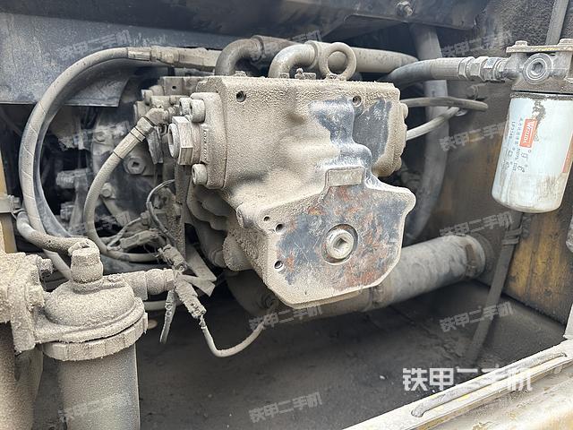 液壓泵艙室正面整體(整機(jī)外觀) 液壓泵艙室正面整體(整機(jī)外觀)