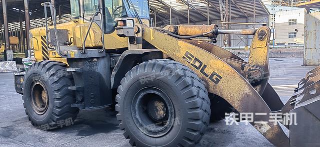 駕駛室工作臺(tái)(整機(jī)外觀及大件) 駕駛室工作臺(tái)(整機(jī)外觀及大件)