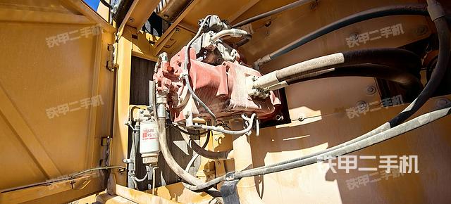 液壓泵艙室正面整體(整機(jī)外觀) 液壓泵艙室正面整體(整機(jī)外觀)