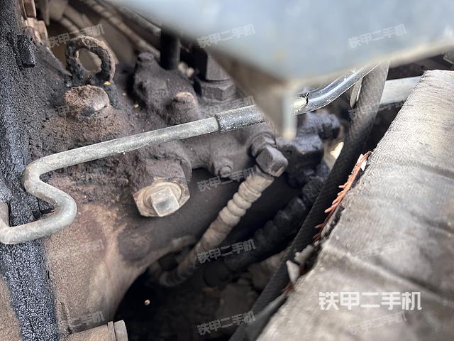 液壓泵艙室正面整體(整機(jī)外觀) 液壓泵艙室正面整體(整機(jī)外觀)