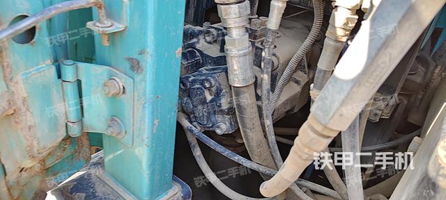 液壓泵艙室正面整體(整機外觀) 液壓泵艙室正面整體(整機外觀)
