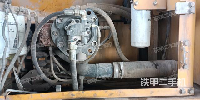 液壓泵艙室正面整體(整機外觀) 液壓泵艙室正面整體(整機外觀)