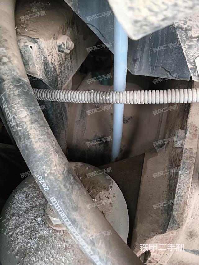 液壓泵艙室正面整體(整機外觀) 液壓泵艙室正面整體(整機外觀)