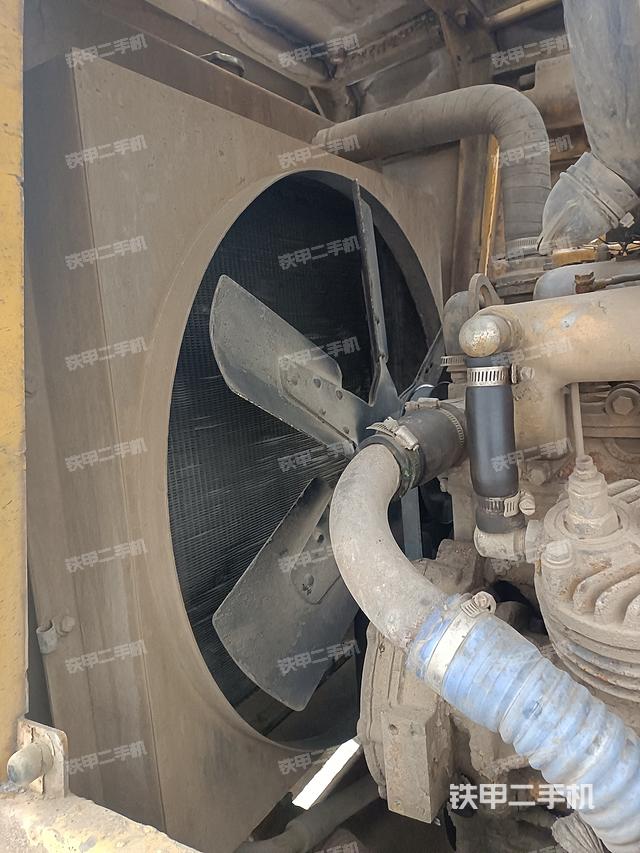 駕駛室工作臺(整機(jī)外觀及大件) 駕駛室工作臺(整機(jī)外觀及大件)
