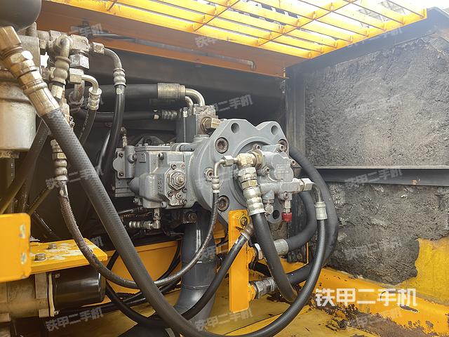 液壓泵艙室正面整體(整機(jī)外觀) 液壓泵艙室正面整體(整機(jī)外觀)