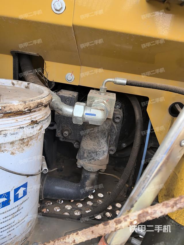 液壓泵艙室正面整體(整機(jī)外觀) 液壓泵艙室正面整體(整機(jī)外觀)