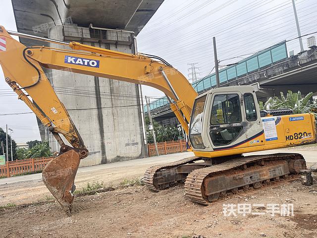 加藤HD820III挖掘机