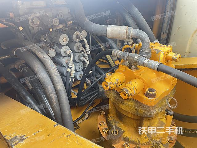回轉(zhuǎn)馬達(dá)和主控閥(整機(jī)外觀) 回轉(zhuǎn)馬達(dá)和主控閥(整機(jī)外觀)
