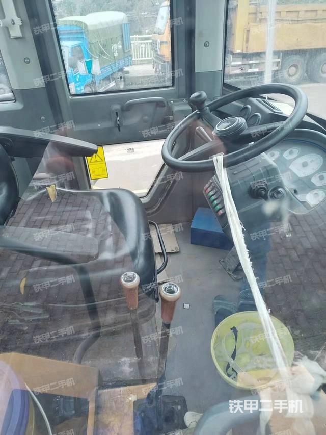 駕駛室工作臺(整機外觀及大件) 駕駛室工作臺(整機外觀及大件)