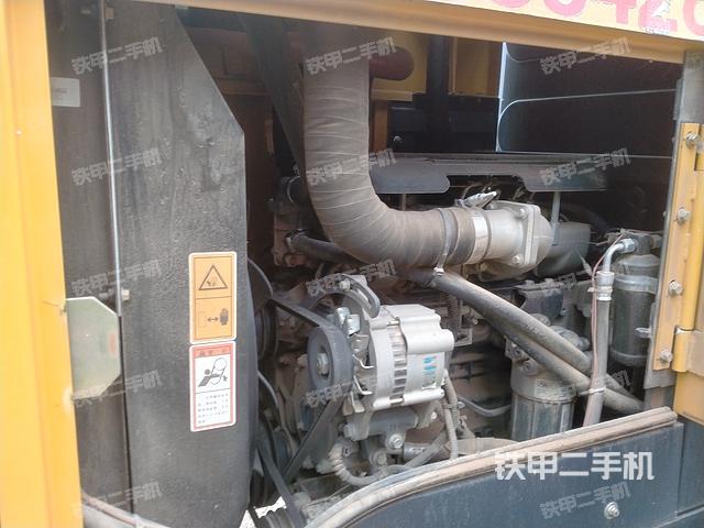發(fā)動(dòng)機(jī)右側(cè)(整機(jī)外觀及大件) 發(fā)動(dòng)機(jī)右側(cè)(整機(jī)外觀及大件)