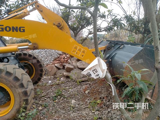 工作裝置整體(整機(jī)外觀及大件) 工作裝置整體(整機(jī)外觀及大件)