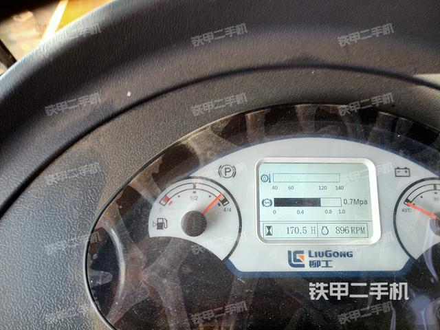 駕駛室工作臺(tái)(整機(jī)外觀及大件) 駕駛室工作臺(tái)(整機(jī)外觀及大件)