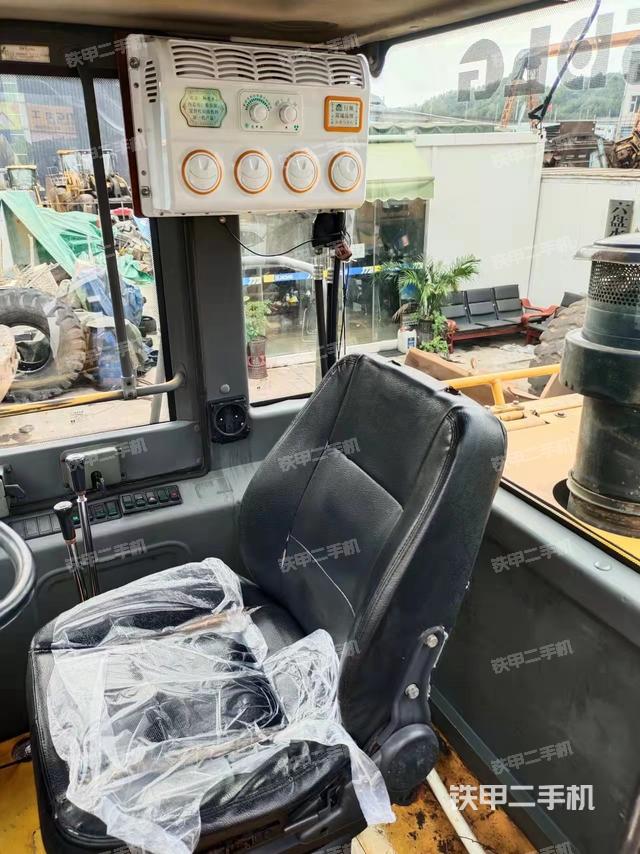 駕駛室工作臺(整機外觀及大件) 駕駛室工作臺(整機外觀及大件)