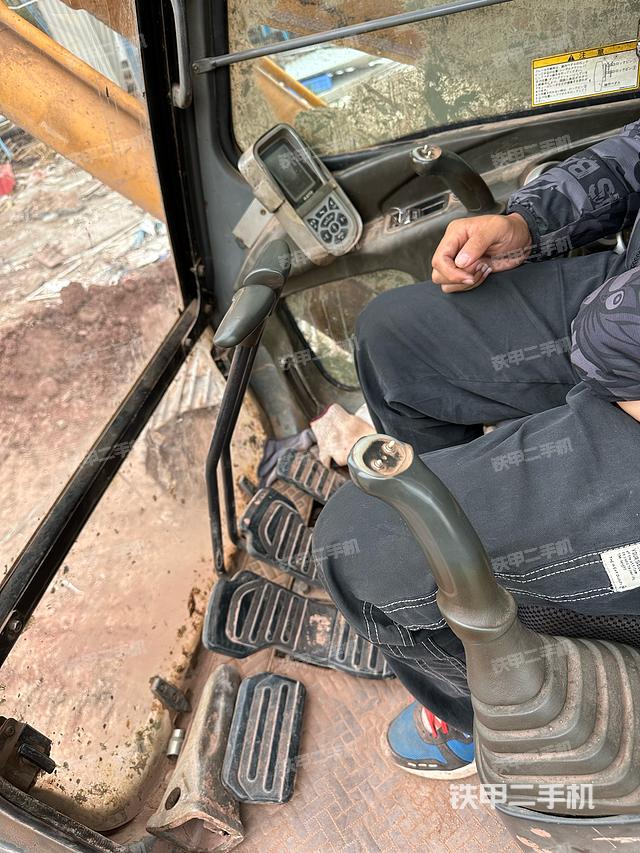 駕駛室整體（整機外觀）