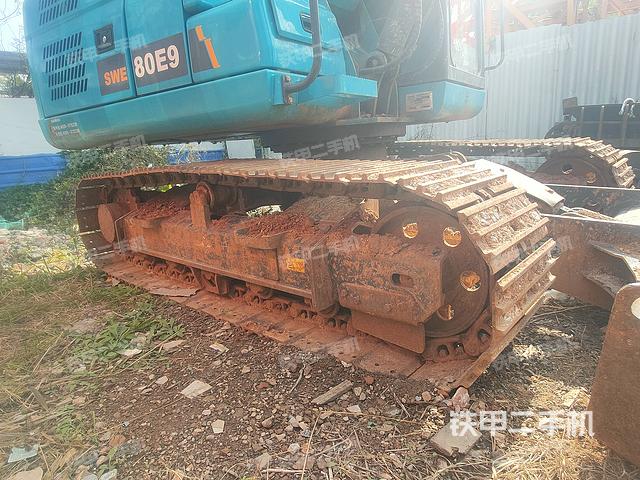 單側(cè)履帶整體(整機(jī)外觀) 單側(cè)履帶整體(整機(jī)外觀)