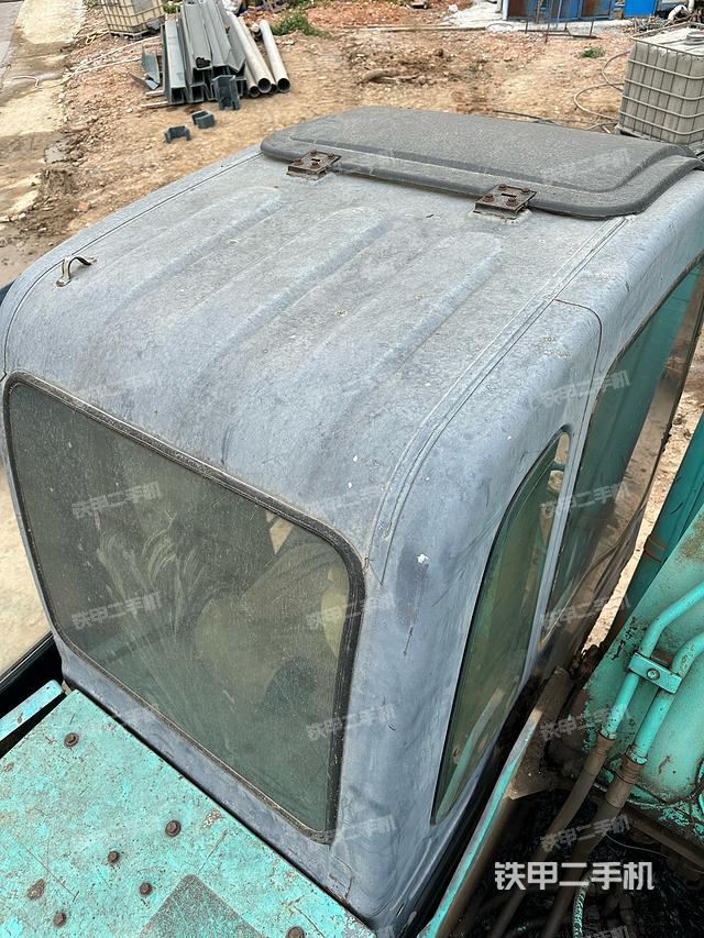 駕駛室頂部(整機(jī)外觀) 駕駛室頂部(整機(jī)外觀)