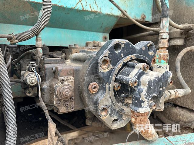 液壓泵艙室正面整體(整機(jī)外觀) 液壓泵艙室正面整體(整機(jī)外觀)