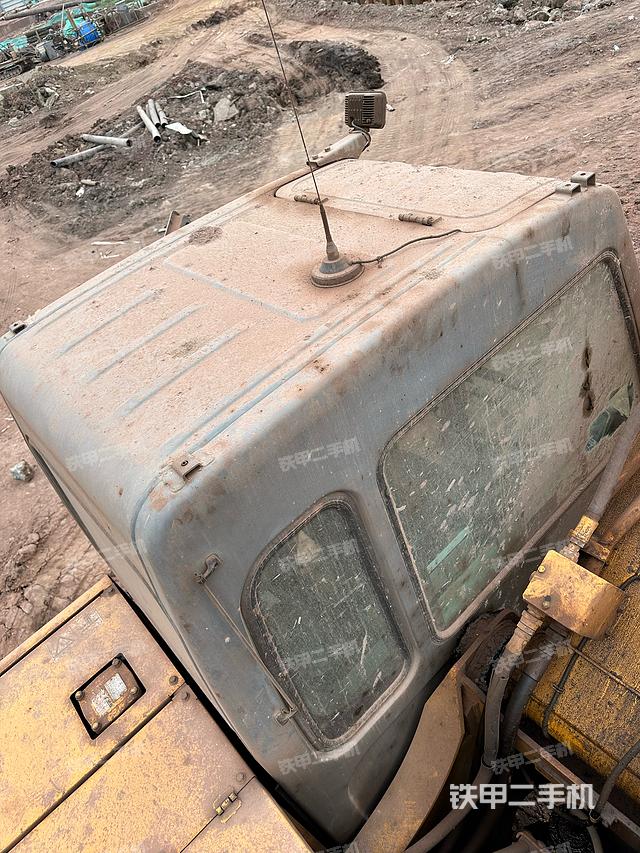 駕駛室頂部（整機外觀）