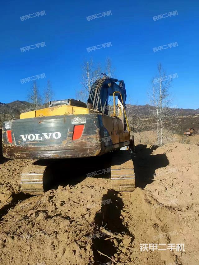 駕駛室整體(整機外觀) 駕駛室整體(整機外觀)