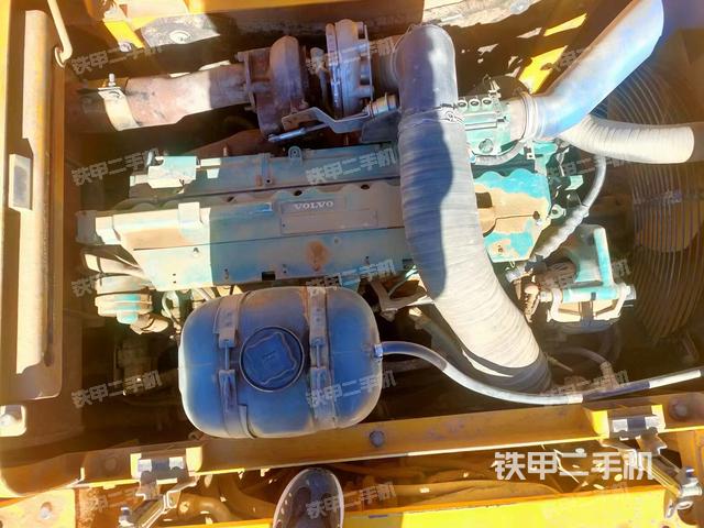 發(fā)動機整體俯視(整機外觀) 發(fā)動機整體俯視(整機外觀)